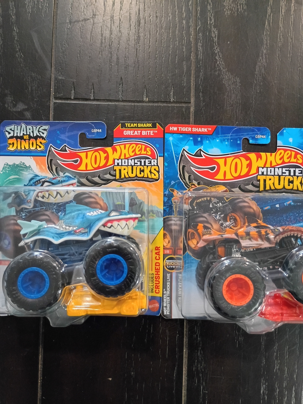 Monster Trucks Hot Wheels Tiger Shark & Great Bite Shark Racing